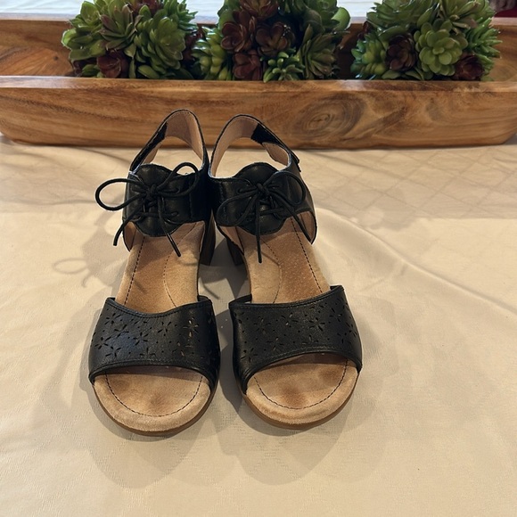 Dansko Women's Liz Sandal Black Leather sandals lace up heeled heel size 40 EUC - Picture 2 of 8